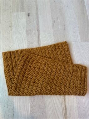 H&M Chunky Knit Scarf in Mustard Brown